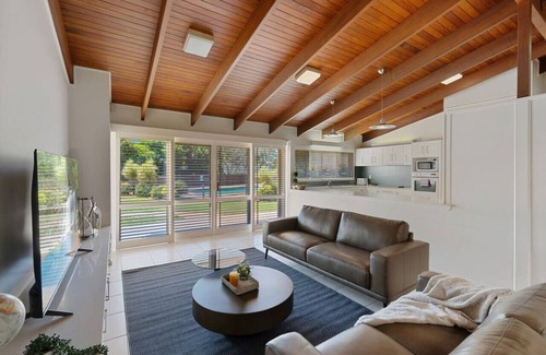 Robertson Casa | Charming 4BR House w/Pool& Parking near Sunnybank