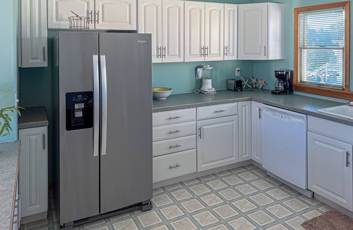 Colington Harbour Casa | Charming 4BR waterfront home with Private Hot Tub