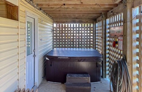 Colington Harbour Casa | Charming 4BR waterfront home with Private Hot Tub