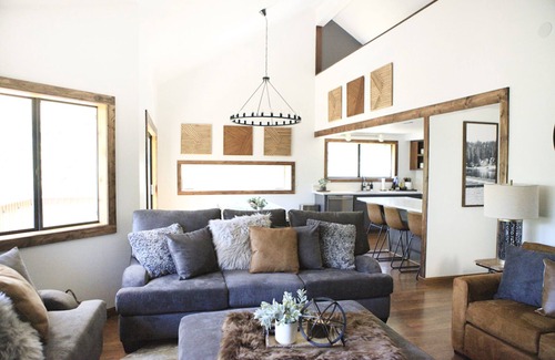 Blue Jay Cabina | Charming 5 Bedroom Treehouse with room for 16+