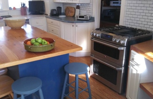 Kennebunk Cabaña | Charming 5-bedroom cottage located on the tidal Kennebunk River