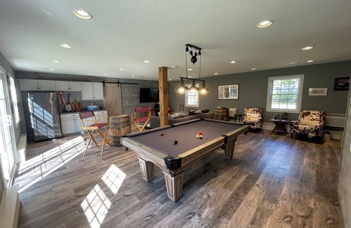 Fremont Cabaña | Charming 5-bedroom cottage with WiFi, AC, recreation barn and great beach.