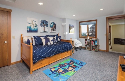 Sherwood Otro | Charming 5-bedroom farmhouse surrounded by vines in Sherwood.