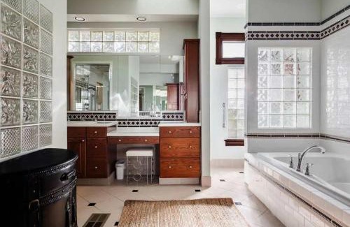 Clarksville Casa | Charming 5 Bedroom Home in Austin