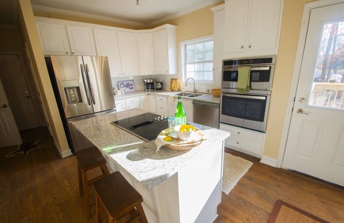 Cumming Casa | Charming 5 bedroom home near the lake. Kids are welcome. Pet-friendly