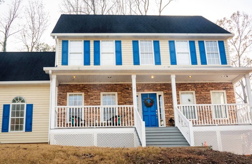 Cumming Casa | Charming 5 bedroom home near the lake. Kids are welcome. Pet-friendly