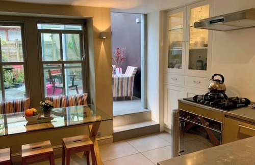 Newland Near Ulverston Casa | Charming 5* Georgian Townhouse + Sauna sleeps 6