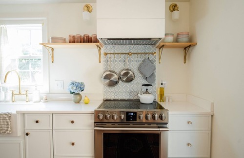 Winston - Salem Cabaña | Charming 5 star 2-bedroom cottage close to Old Salem and downtown Winston Salem