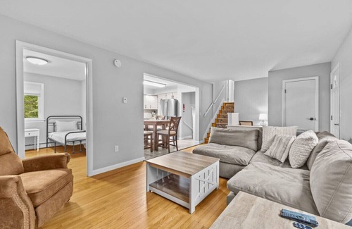 South Burlington Casa | Charming 5B Home in Neighborhood