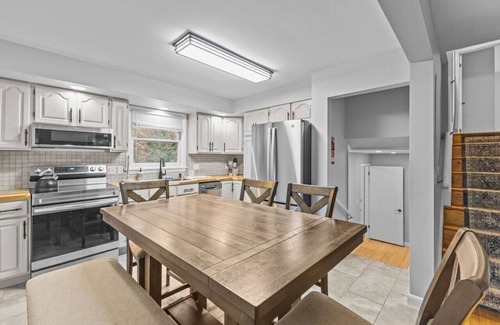 South Burlington Casa | Charming 5B Home in Neighborhood