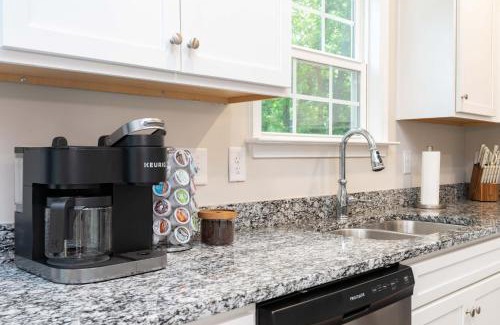 Durham Casa | Charming 5bd - BBQ - Deck- 4mins Duke University
