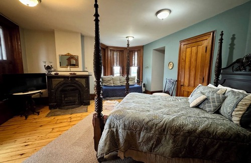 Boonville Cama Y Desayuno | Charming 6-bedroom bed & breakfast in Boonville NY, with amazing views!