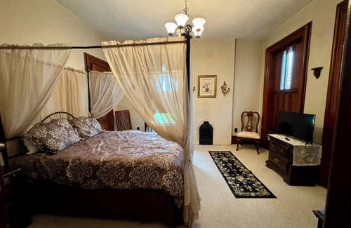 Boonville Cama Y Desayuno | Charming 6-bedroom bed & breakfast in Boonville NY, with amazing views!