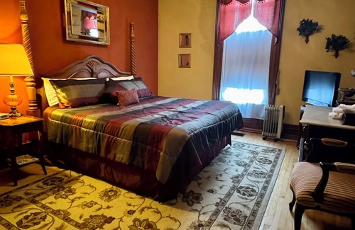 Boonville Cama Y Desayuno | Charming 6-bedroom bed & breakfast in Boonville NY, with amazing views!