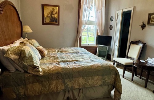 Boonville Cama Y Desayuno | Charming 6-bedroom bed & breakfast in Boonville NY, with amazing views!