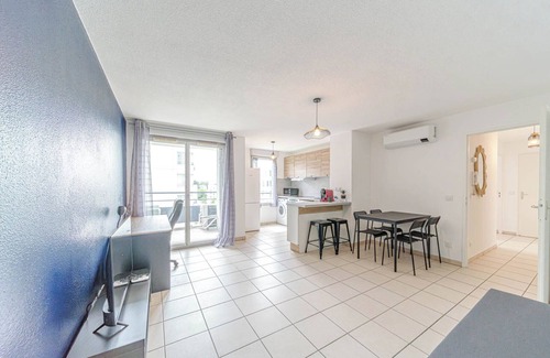 Zola - Pressense Apartamento | Charming 6-person apartment with a balcony in Feyssine La Doua