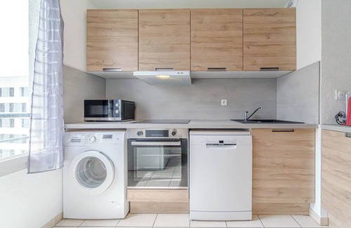 Zola - Pressense Apartamento | Charming 6-person apartment with a balcony in Feyssine La Doua