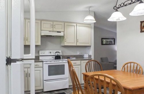 Union County Casa | Charming 6BD Lakefront Retreat