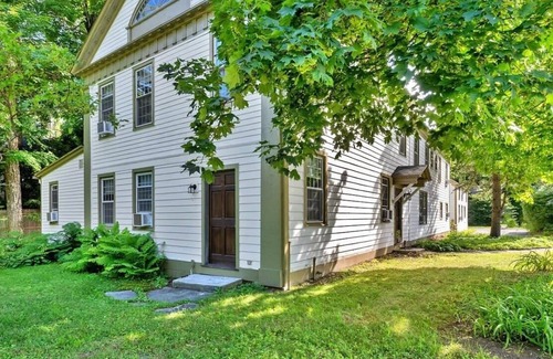 North Egremont Casa | Charming 7-BR 1800s Retreat 8-Min to Catamount