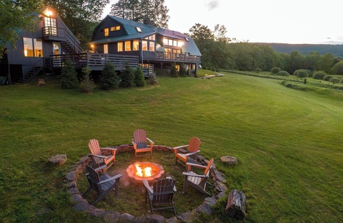 Roxbury Casa | Charming 9br / 8.5 bath, Sleeps 19, WiFi, Fitness Room w/ Beautiful Views!