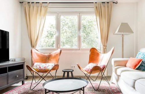 L'Hospitalet de Llobregat Apartamento | Charming Apartment With Vibrant Accents
