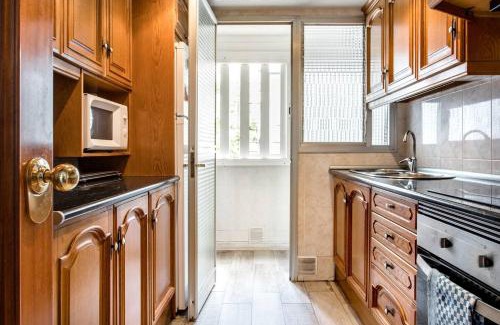 L'Hospitalet de Llobregat Apartamento | Charming Apartment With Vibrant Accents