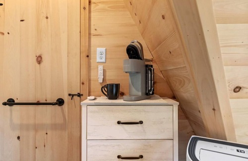 Oxford Cabina | Charming A-Frame Cabin | Cold Plunge Tub | Hot Tub