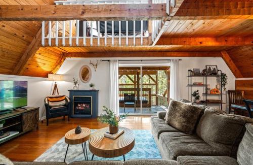 Chalet Village Casa | Charming A-Frame Cabin w Hot Tub & Mountain Views