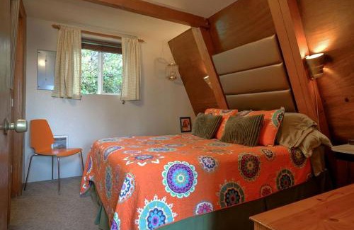 Otter Rock Chalet De Esquí | Charming A Frame Nestled Amidst Trees in Otter Rock, Oregon