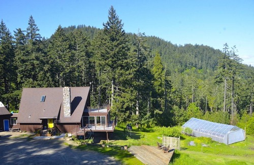 Eugene Casa | Charming A Frame on Wooded Hillside 5 min to Eugene
