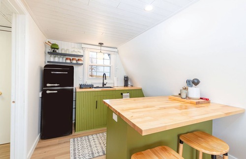 Elizabeth Cabina | 🏠 Charming A-Frame w/ Mid-Century Vibe 1 Bed/1 Bath near Elizabeth, Illinois🌲