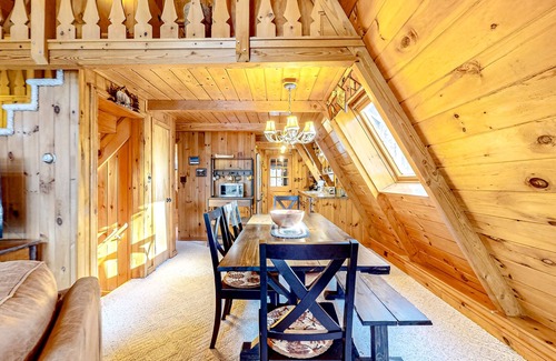 Jay Chalet De Esquí | Charming A frame with wood burning fireplace, wifi, close to lakes and slopes