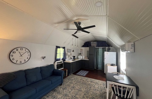 Newland Apartamento | Charming accessory unit/studio/tiny home located on family Christmas Tree Farm