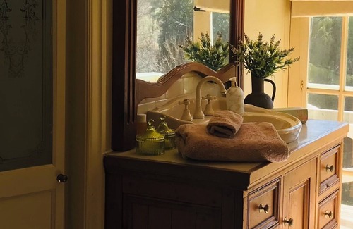 Mount Rankin Casa | Charming Accomadation $190 x 2 guests in Queen room & ensuite & balconey