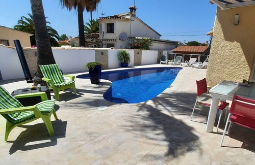 Els Poblets Villa | ENCANTADORA VILLA CON AIRE ACONDICIONADO CON PISCINA PRIVADA, JARDÍN, CERCA DEL MAR Y TIENDAS