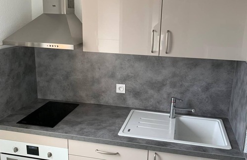 Saint-Martin Apartamento | Encantador estudio climatizado con balcón y parking.