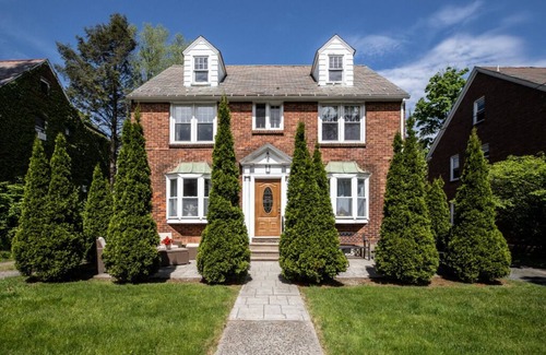 Melrose Apartamento | Charming Albany 1-BR Apt with beautiful patio to enjoy and off street parking