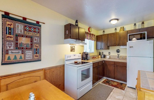 Tahoe Paradise Casa | Encantadora cabaña alpina con un estilo familiar, cerca de caminatas, esquí y más