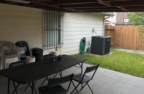 Mission Bend Casa | Charming and Affordable 3-bedroom house in Houston