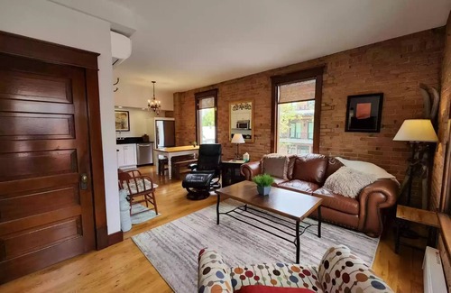 Whitefish Condominio | Charming and Beautiful Downtown Whitefish Condo in Historic Building