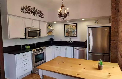 Whitefish Condominio | Charming and Beautiful Downtown Whitefish Condo in Historic Building
