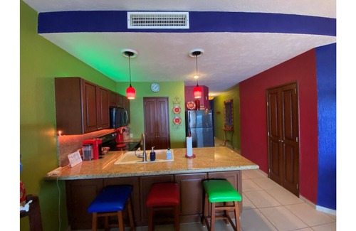 Sandy Beach Condominio | Charming and bright 1 br 1 b condo