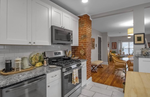 Black Rock Apartamento | Charming and Centrally Located 1-bedroom apartment in lovely Buffalo, NY