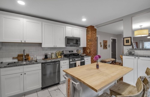 Black Rock Apartamento | Charming and Centrally Located 1-bedroom apartment in lovely Buffalo, NY