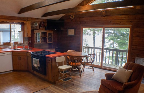 Lac du Flambeau Cabaña | Charming and Cozy, 3-Season, Fence Lake Cottage with Beautiful Sunset View