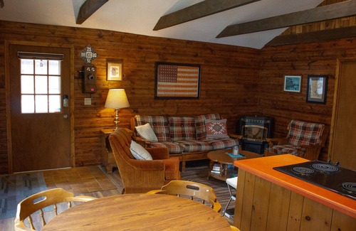 Lac du Flambeau Cabaña | Charming and Cozy, 3-Season, Fence Lake Cottage with Beautiful Sunset View