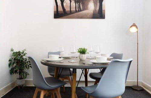 Newcastle-upon-Tyne Apartamento | Charming and comfortable property by Our Home Short Stays very spacious with super fast WiFi close to the Metro Centre and Newcastle City Centre