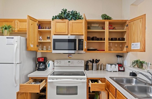 Wellington Casa | Charming and Comfy Townhouse at Regal Palms Resort, just 15 minutes from Disney