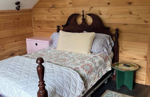 Moscow Otro | Charming and convenient, private unit in original farmhouse in Waterbury Center.