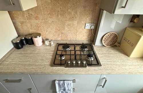 Cricket Green Casa | Charming and Cosy London Home, Garden, Parking & Family Fun